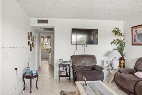 Copropriété à vendre à Deerfield Beach, Floride: 2 chambres, 79.9 m2 № 1409035 - photo 9