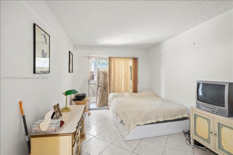 Condo in Deerfield Beach, Florida, 2 bedrooms  № 1409035 - photo 17