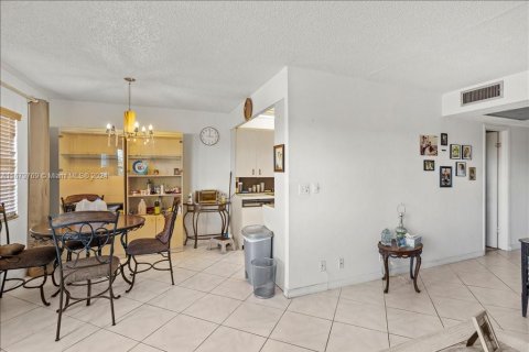 Copropriété à vendre à Deerfield Beach, Floride: 2 chambres, 79.9 m2 № 1409035 - photo 10