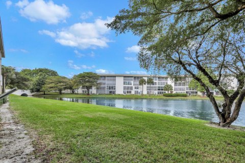 Condo in Coconut Creek, Florida, 2 bedrooms  № 1104343 - photo 13