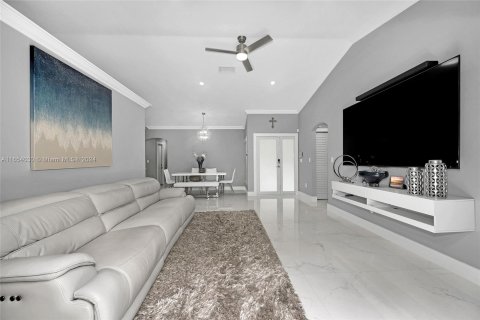 Casa en venta en Miramar, Florida, 4 dormitorios, 166.67 m2 № 1348699 - foto 5