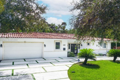 Villa ou maison à vendre à Coral Gables, Floride: 4 chambres, 190.45 m2 № 1348955 - photo 2