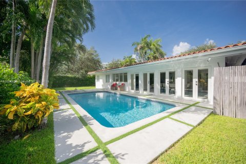 House in Coral Gables, Florida 4 bedrooms, 190.45 sq.m. № 1348955 - photo 29