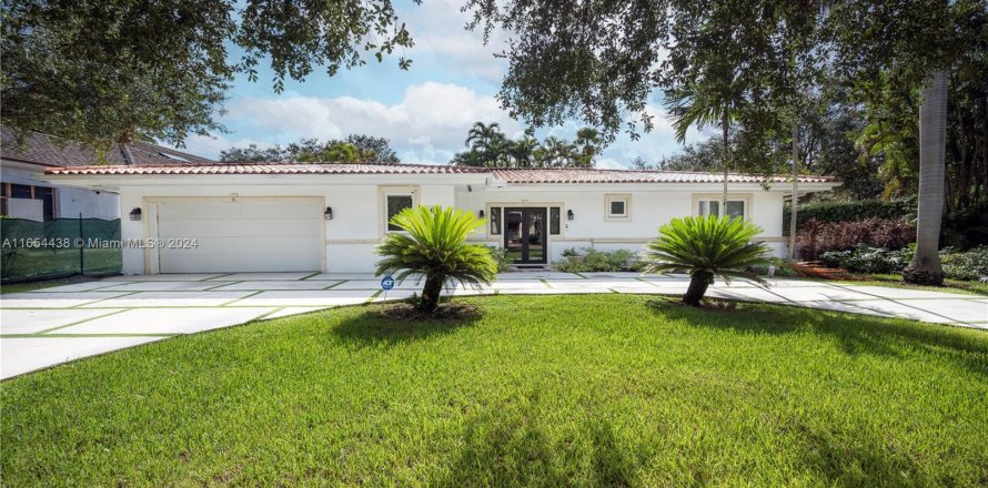 Villa ou maison à Coral Gables, Floride 4 chambres, 190.45 m2 № 1348955