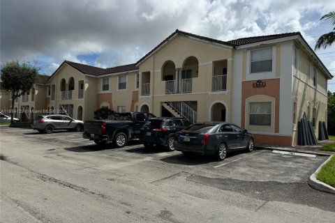 Condo in Homestead, Florida, 2 bedrooms  № 1348742 - photo 1