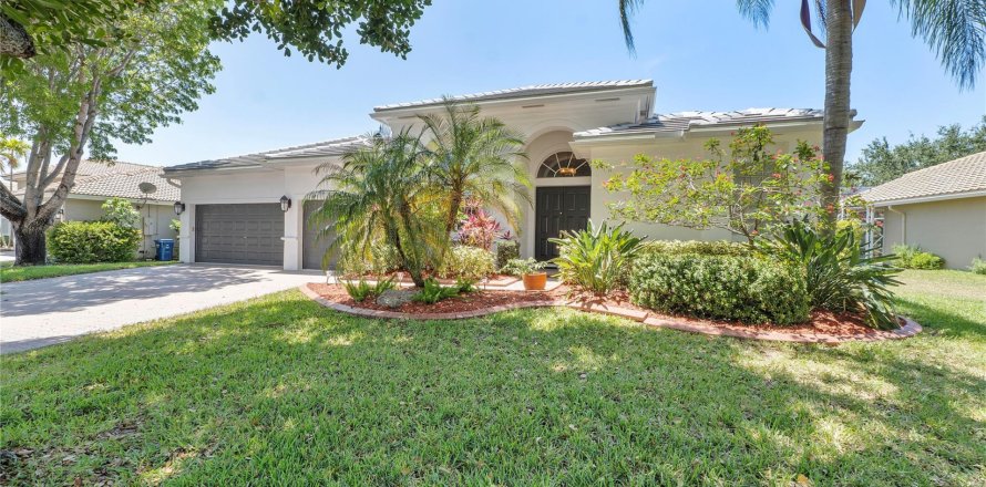 House in Coral Springs, Florida 5 bedrooms, 253.07 sq.m. № 1172513