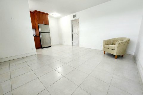Condominio en venta en Oakland Park, Florida, 1 dormitorio, 51.1 m2 № 913712 - foto 17