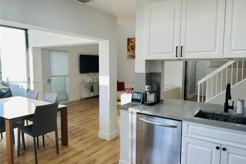 Adosado en venta en Aventura, Florida, 3 dormitorios, 126.81 m2 № 1187566 - foto 9