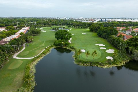 Condo in Doral, Florida, 2 bedrooms  № 1230920 - photo 25