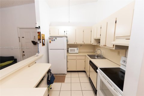 Condo in Doral, Florida, 2 bedrooms  № 1230920 - photo 6