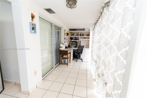 Copropriété à vendre à Doral, Floride: 2 chambres, 76.83 m2 № 1230920 - photo 10