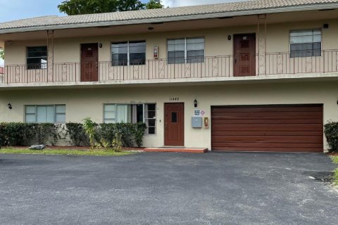 Commercial property in Coral Springs, Florida 315.68 sq.m. № 998622 - photo 24