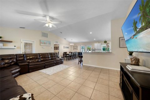 Casa en venta en Port Charlotte, Florida, 3 dormitorios, 149.39 m2 № 1346479 - foto 4