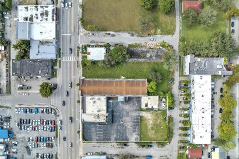 Propiedad comercial en venta en Miami, Florida № 974460 - foto 3