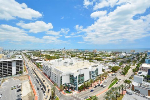 Condo in Miami Beach, Florida, 2 bedrooms  № 967576 - photo 13