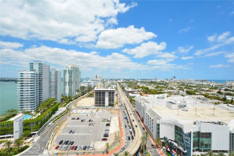 Condo in Miami Beach, Florida, 2 bedrooms  № 967576 - photo 15