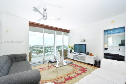 Condo in Miami Beach, Florida, 2 bedrooms  № 967576 - photo 1