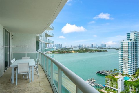 Condo in Miami Beach, Florida, 2 bedrooms  № 967576 - photo 29