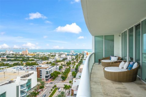 Condo in Miami Beach, Florida, 2 bedrooms  № 967576 - photo 25