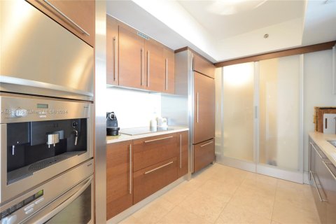 Condo in Miami Beach, Florida, 2 bedrooms  № 967576 - photo 11