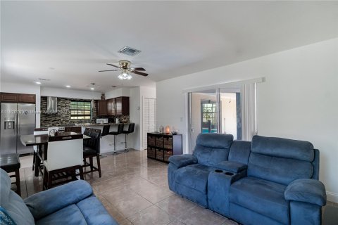 Villa ou maison à vendre à Hollywood, Floride: 4 chambres № 967896 - photo 14