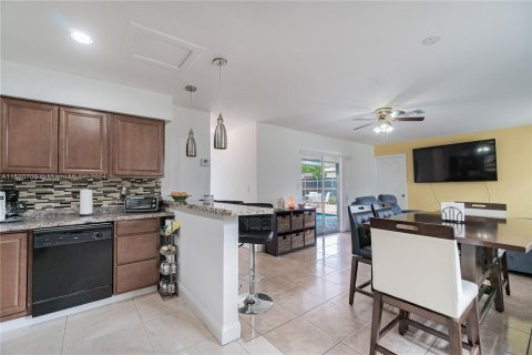 House in Hollywood, Florida 4 bedrooms № 967896 - photo 20