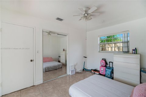 House in Hollywood, Florida 4 bedrooms № 967896 - photo 29
