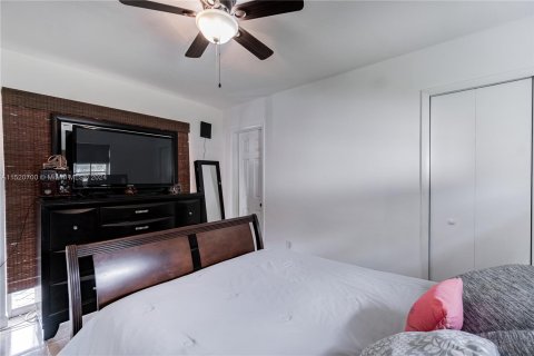 Casa en venta en Hollywood, Florida, 4 dormitorios № 967896 - foto 21