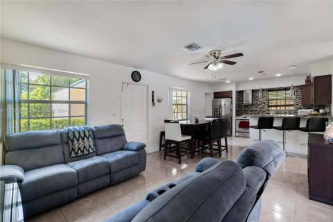 Villa ou maison à vendre à Hollywood, Floride: 4 chambres № 967896 - photo 13