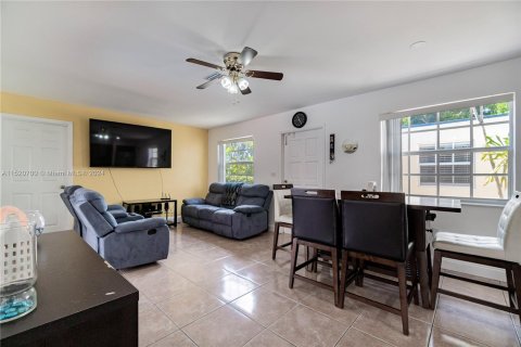 House in Hollywood, Florida 4 bedrooms № 967896 - photo 15