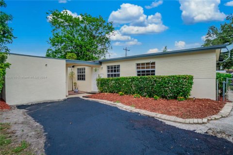House in Hollywood, Florida 4 bedrooms № 967896 - photo 12