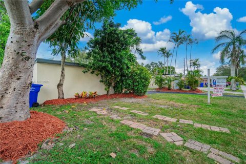 Villa ou maison à vendre à Hollywood, Floride: 4 chambres № 967896 - photo 8