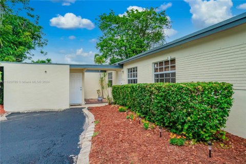 House in Hollywood, Florida 4 bedrooms № 967896 - photo 9