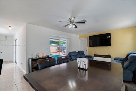 House in Hollywood, Florida 4 bedrooms № 967896 - photo 17
