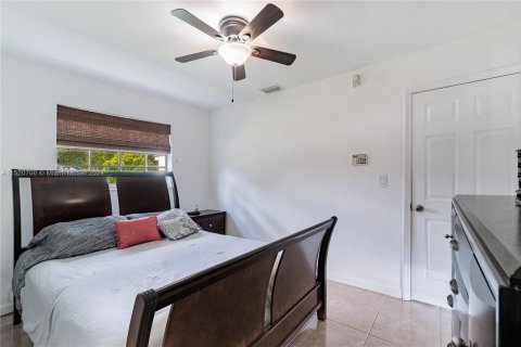 Casa en venta en Hollywood, Florida, 4 dormitorios № 967896 - foto 22