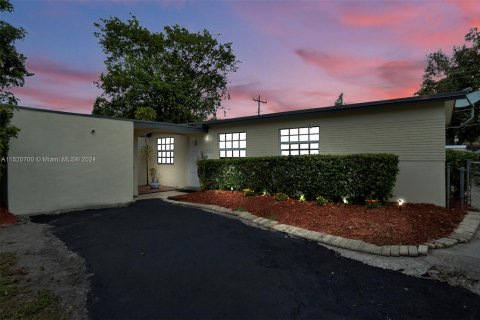 House in Hollywood, Florida 4 bedrooms № 967896 - photo 3