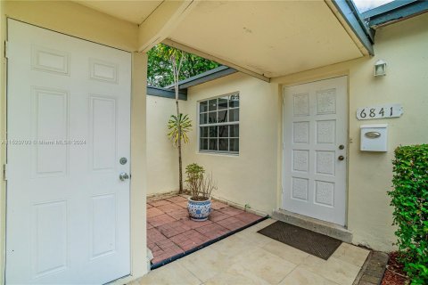 Villa ou maison à vendre à Hollywood, Floride: 4 chambres № 967896 - photo 10