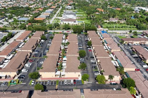 Adosado en venta en Hialeah, Florida, 3 dormitorios, 116.69 m2 № 1321265 - foto 27