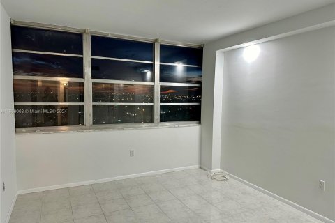 Condo in Miami, Florida, 2 bedrooms  № 1383047 - photo 11