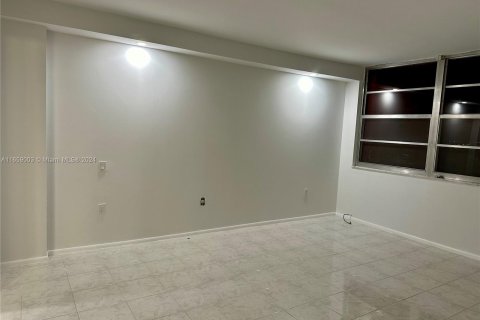 Condo in Miami, Florida, 2 bedrooms  № 1383047 - photo 17