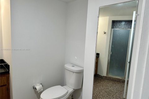 Condo in Miami, Florida, 2 bedrooms  № 1383047 - photo 16