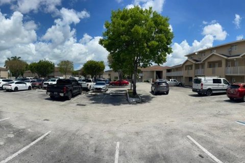 Immobilier commercial à vendre à Hialeah, Floride № 1215814 - photo 3