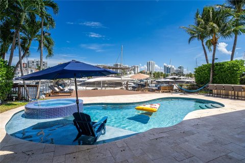 Casa en venta en Hollywood, Florida, 4 dormitorios, 365.29 m2 № 998013 - foto 29