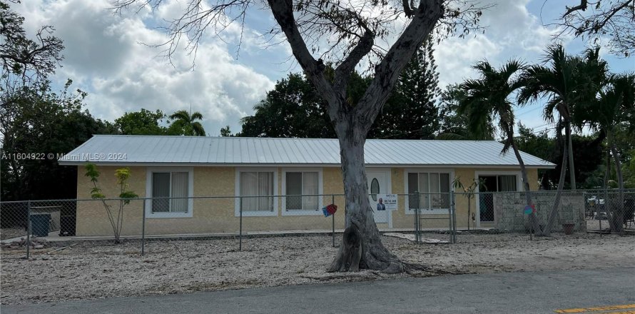 House in Tavernier, Florida 3 bedrooms, 137.03 sq.m. № 1228178