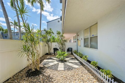 Condo in Delray Beach, Florida, 2 bedrooms  № 1099925 - photo 12