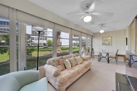 Condo in Delray Beach, Florida, 2 bedrooms  № 1099925 - photo 15