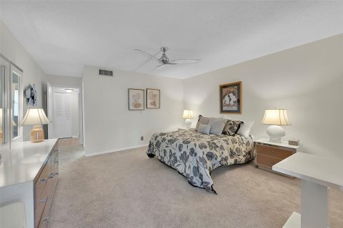 Condo in Delray Beach, Florida, 2 bedrooms  № 1099925 - photo 22