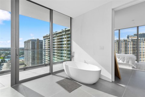 Condo in Hallandale Beach, Florida, 3 bedrooms  № 1358760 - photo 20