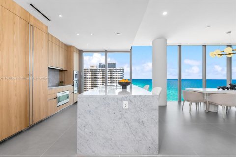 Copropriété à vendre à Hallandale Beach, Floride: 3 chambres, 270.62 m2 № 1358760 - photo 9