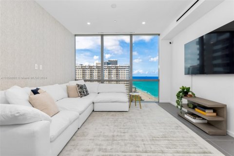 Copropriété à vendre à Hallandale Beach, Floride: 3 chambres, 270.62 m2 № 1358760 - photo 15